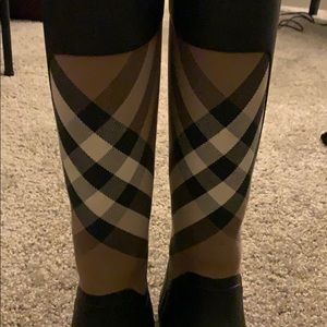Burberry rain boots size 8